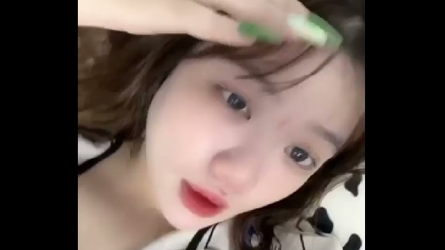 Hot girl vừa địt nhau xong show bướm còn ướt nhẹp đầy tinh trùng